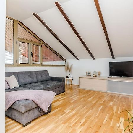 Apartment Roko - Up To 4 People With Free Parking Zadar Buitenkant foto