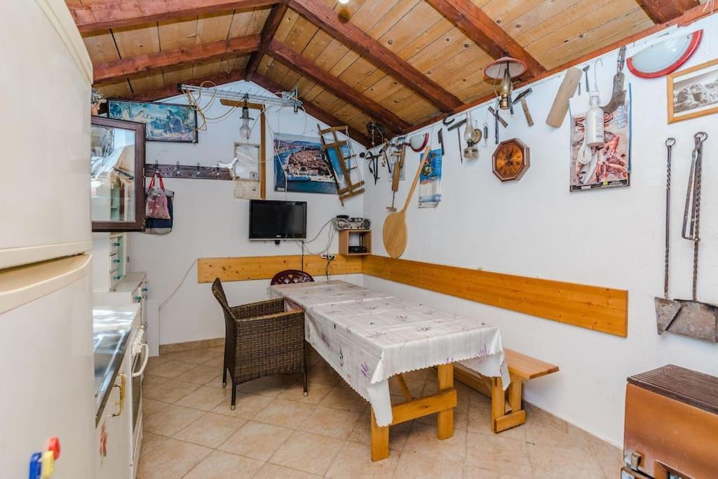 Apartment Roko - Up To 4 People With Free Parking Zadar Buitenkant foto