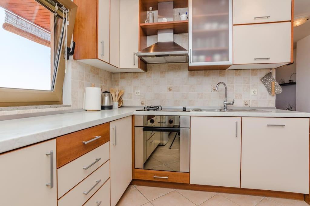 Apartment Roko - Up To 4 People With Free Parking Zadar Buitenkant foto